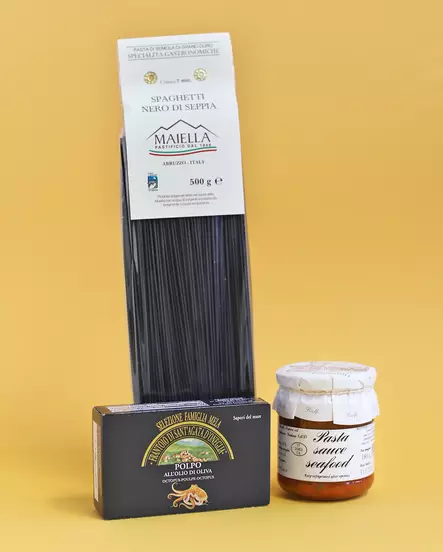 Mustekalapasta tomaattikastikkeella. - Meals - ATE003 - 1